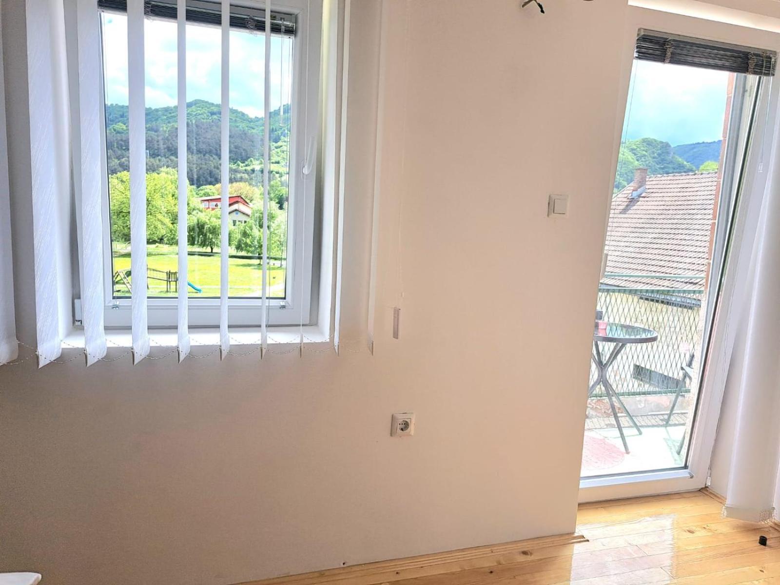 Sobe Zizi Acomodação com café da manhã Jajce Exterior foto