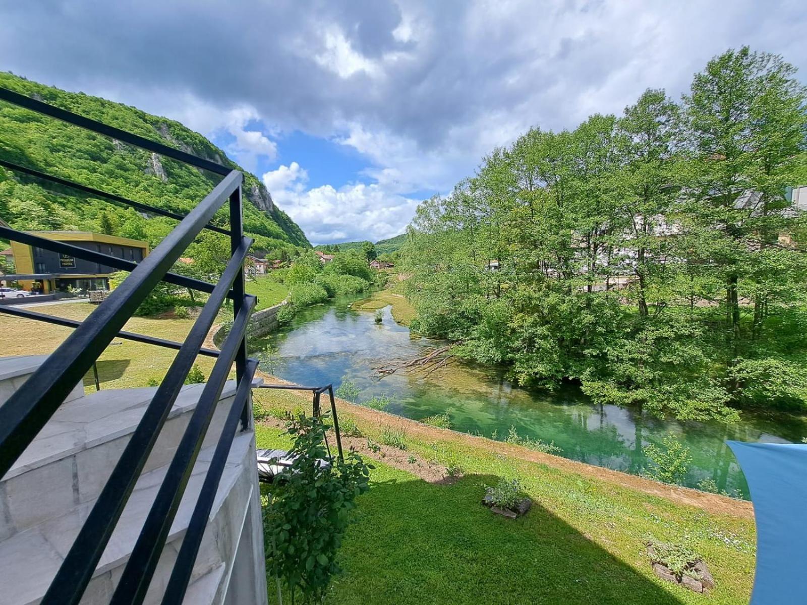 Sobe Zizi Acomodação com café da manhã Jajce Exterior foto